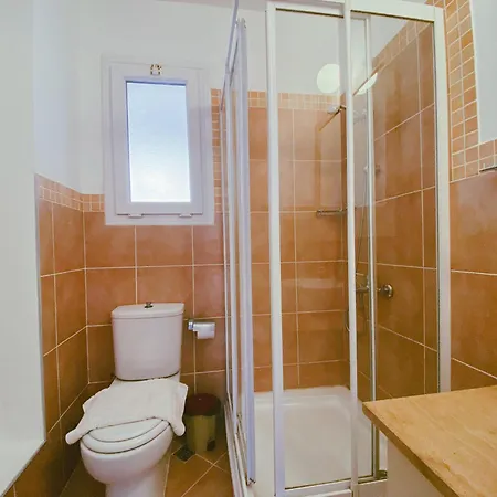 Stunning 2 Bedroom With Sea And Mountain View
