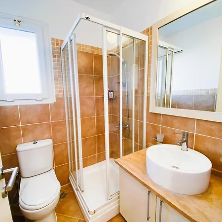 Stunning 2 Bedroom With Sea And Mountain View شقة